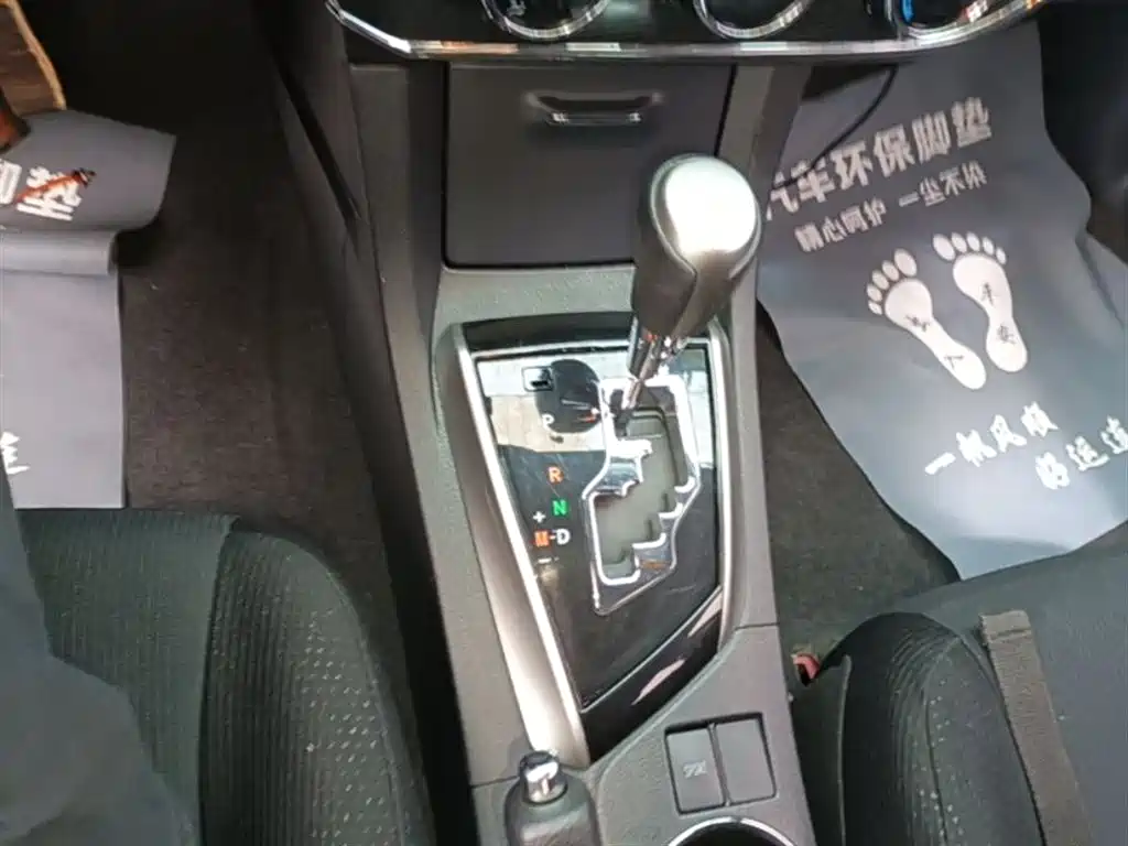 Toyota Corolla 2014 1.6L CVT GL-i фото 14