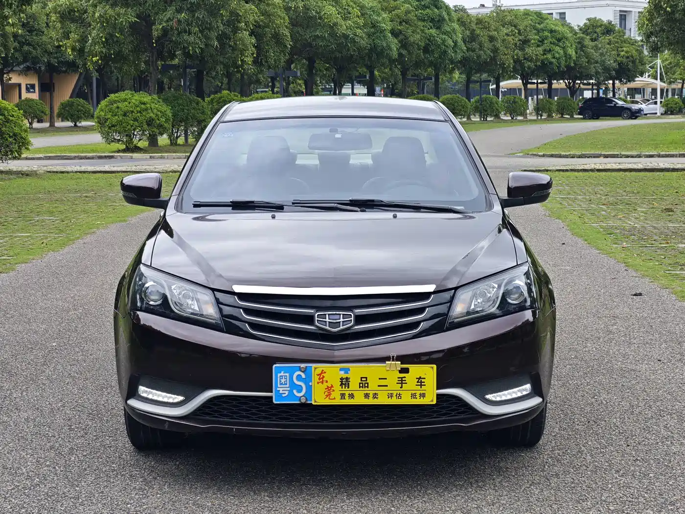Фото 2 - Geely Emgrand