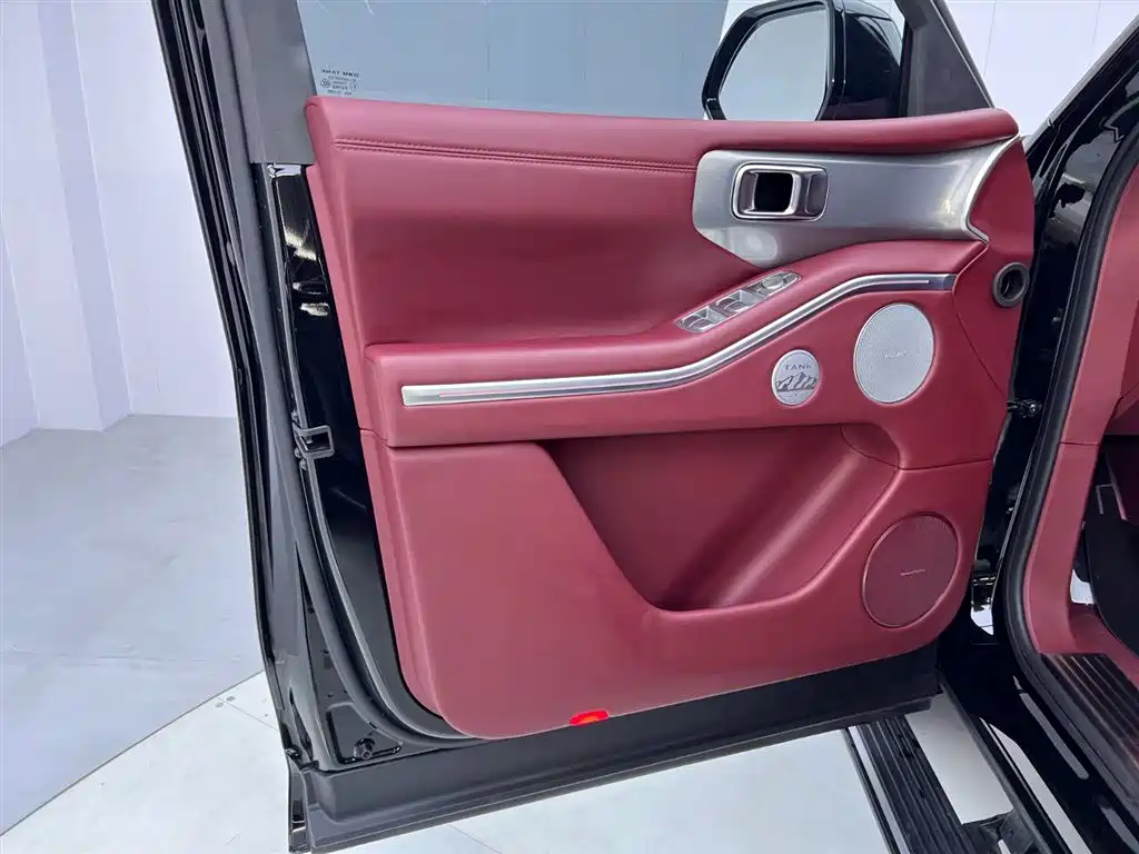 TANK TANK 700 NEW ENERGY