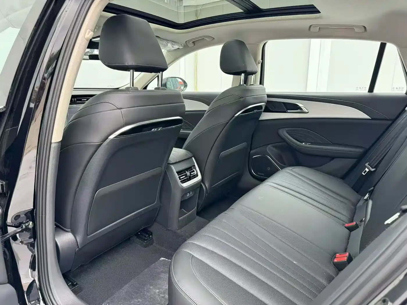 Hongqi H5 2026 2025 2.0T Automatic Qixiang 500,000 Units Commemorative Edition
