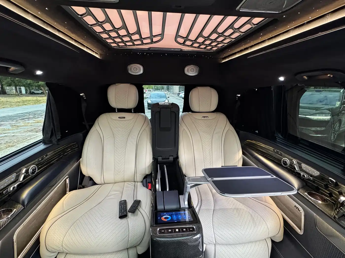 Mercedes-Benz V-Class 2020 Model V 260 L Long Wheelbase Luxury фото 13