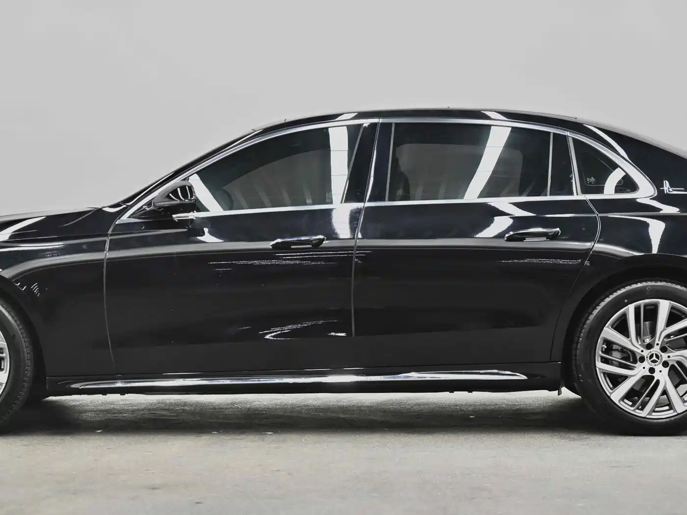 Mercedes-Benz E-Class 2025 E 300 L Fashion фото 23