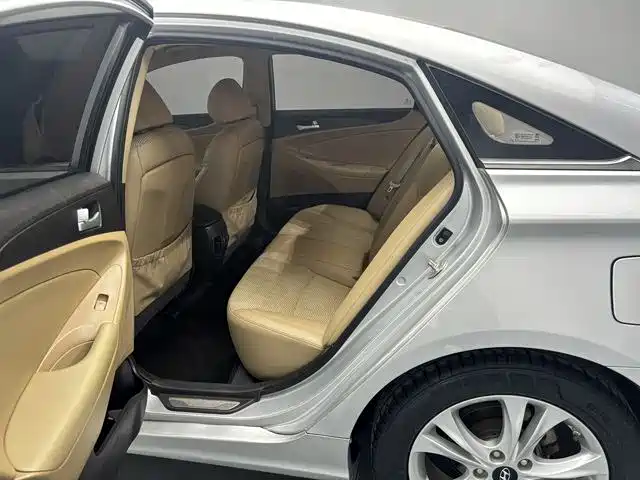 Hyundai Sonata 2011 2.0L Automatic Fashion фото 12