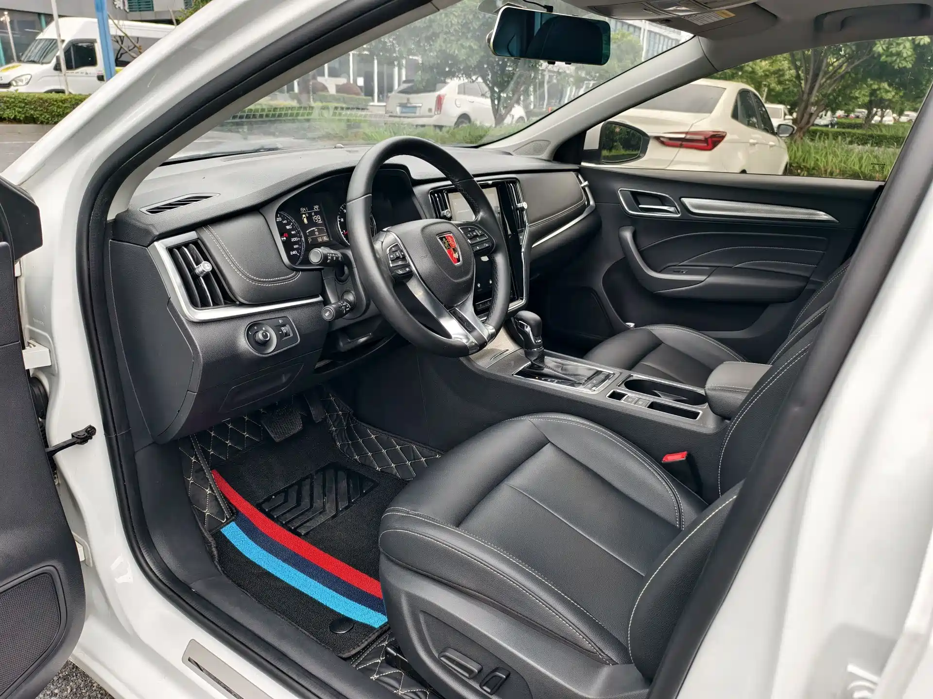 Фото 10 - Roewe i6