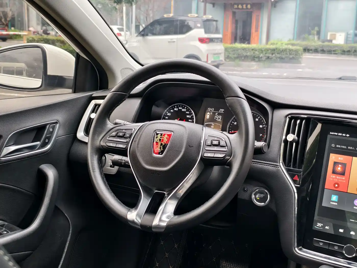 Фото 28 - Roewe i6