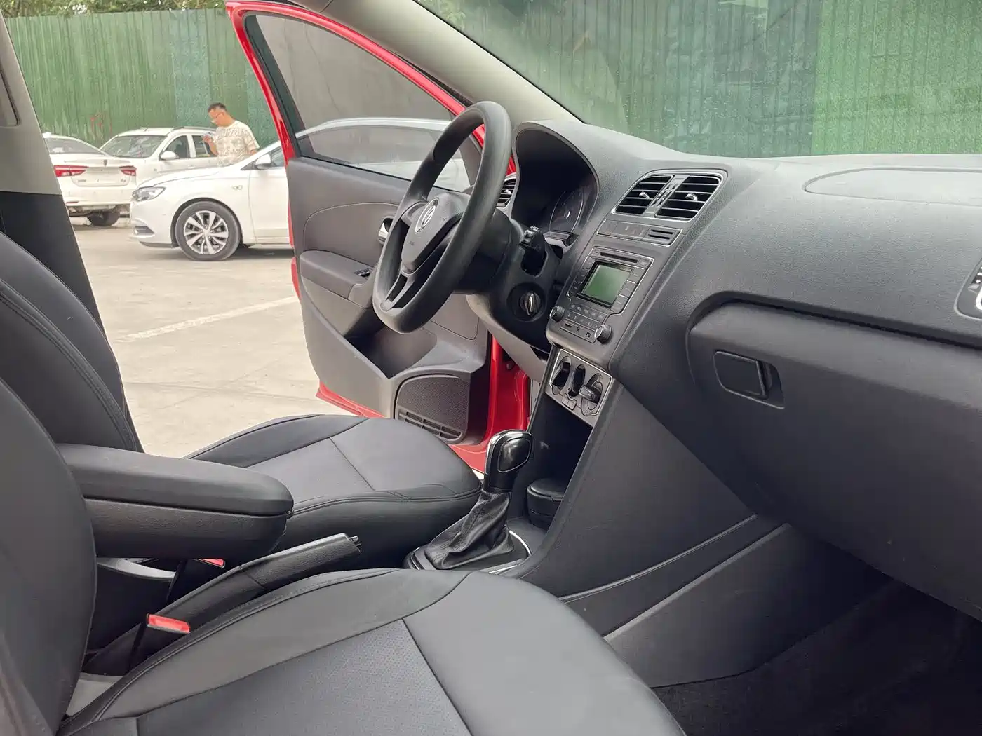 Volkswagen Polo 2014 1.6L Automatic Comfort Edition фото 10