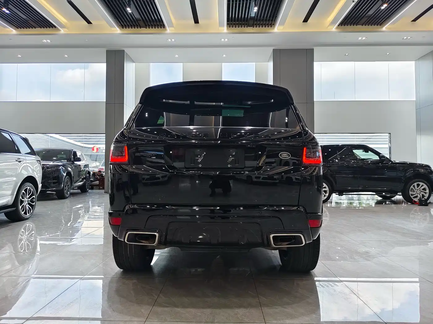 Land Rover Range Rover Sport 2021 3.0 L6 Gloss Black Edition фото 19