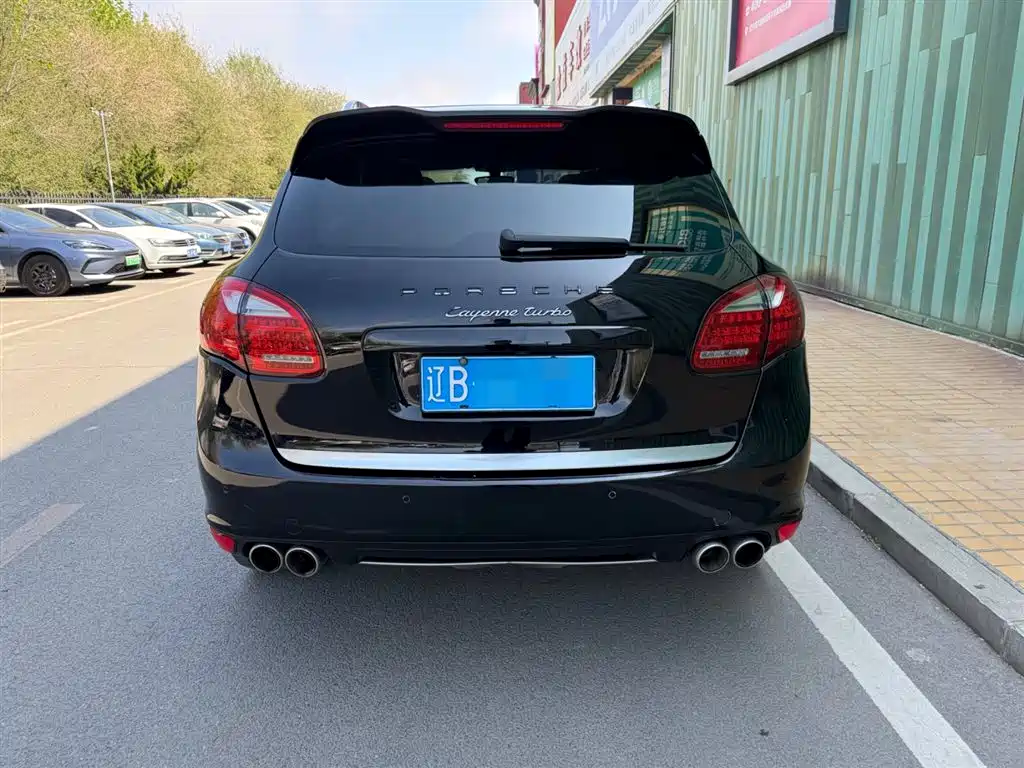 صورة 13 - Porsche Cayenne