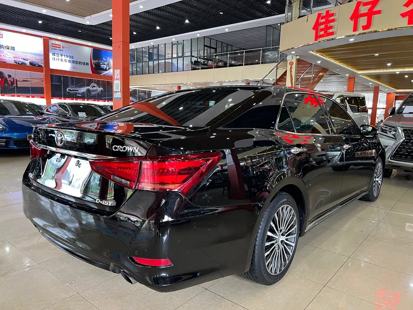 Фото 5 - Toyota Crown
