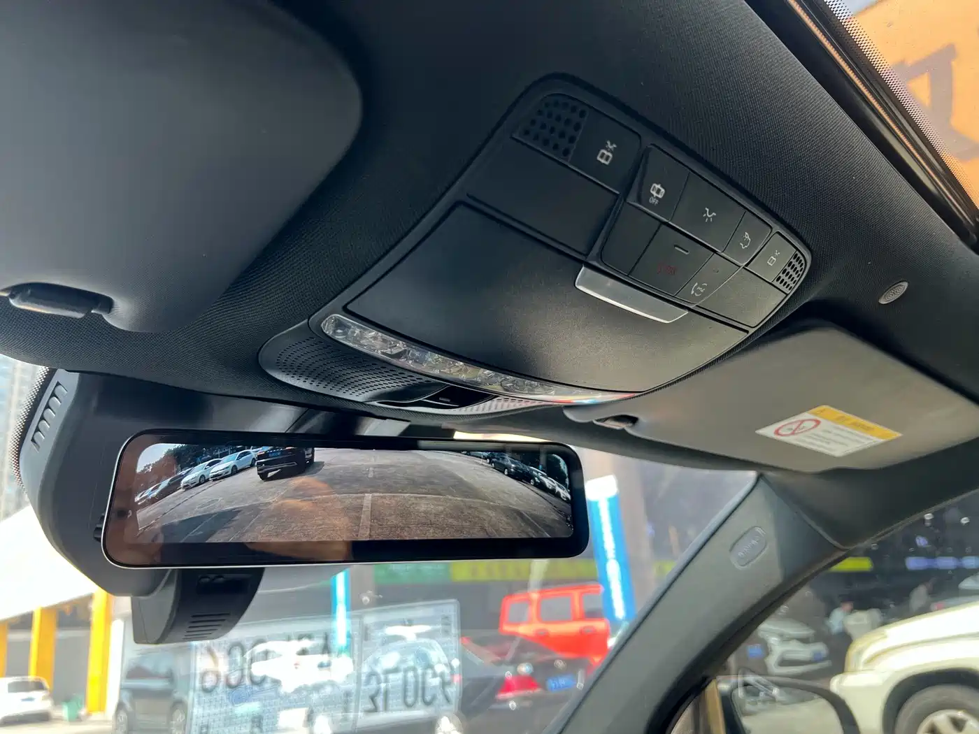 Photo 8 - Mercedes-Benz EQC