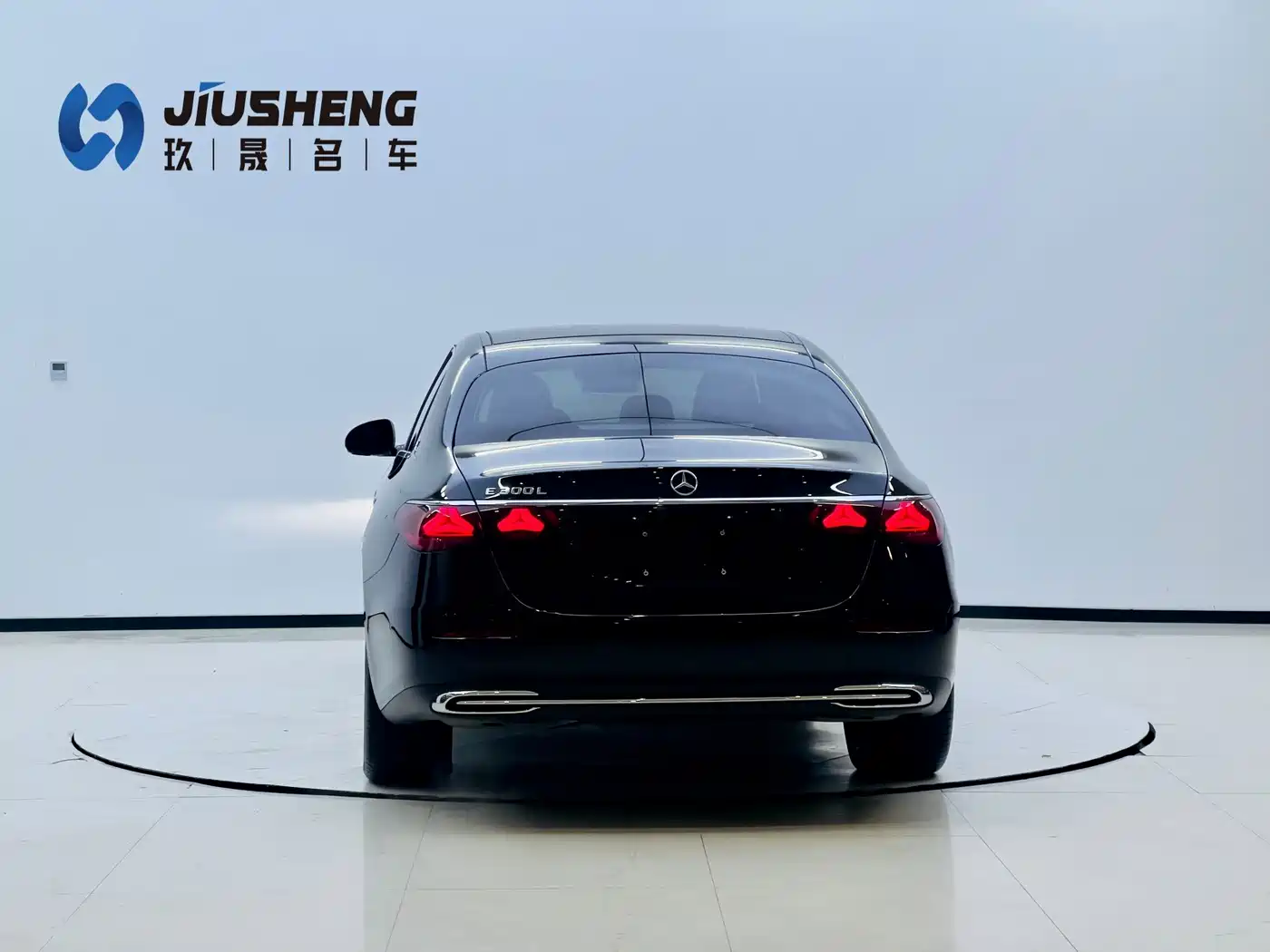 Фото 5 - Mercedes-Benz E-Class