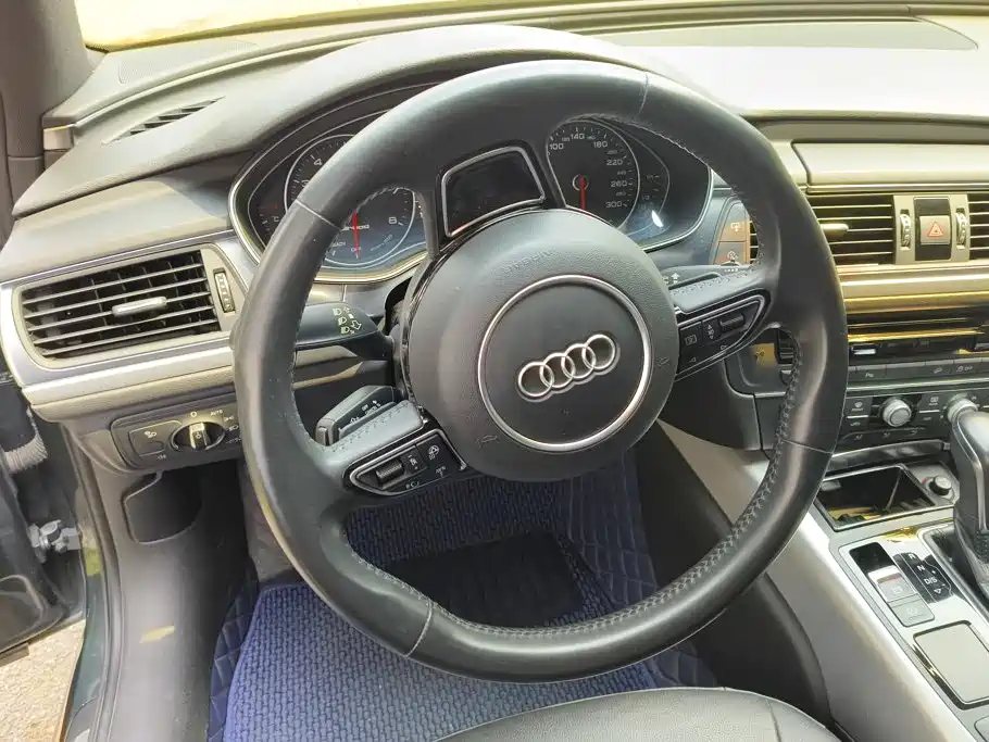 Фото 14 - Audi A6 (Import)