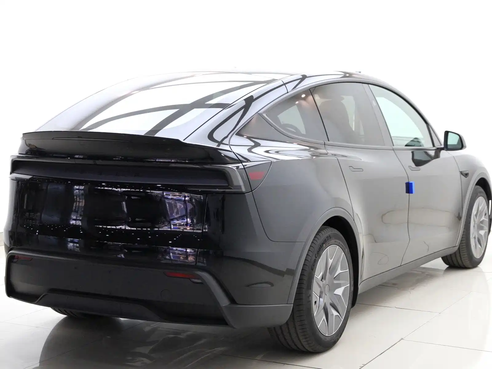 Photo 9 - Tesla Model Y L
