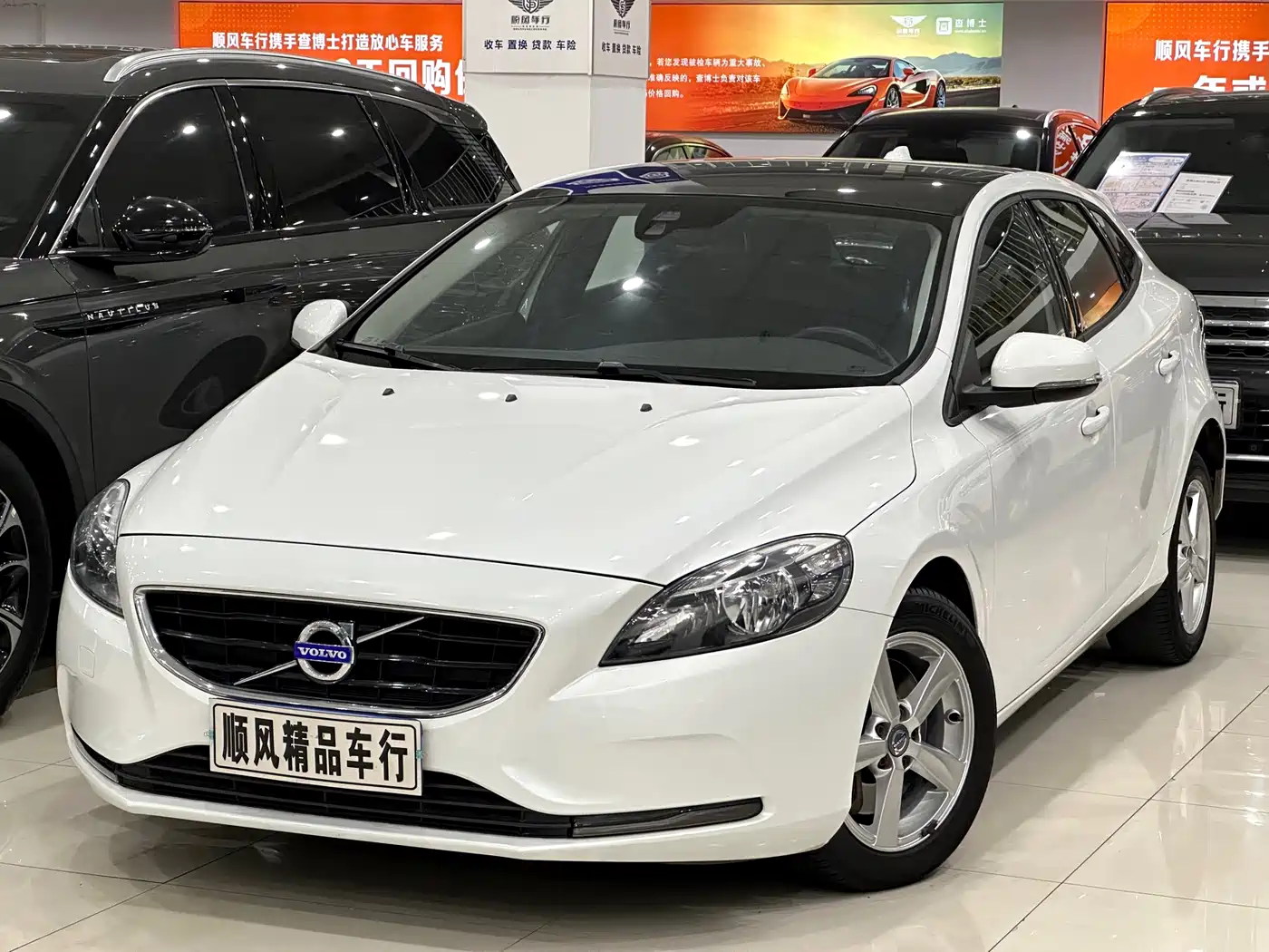 Фото 1 - Volvo V40