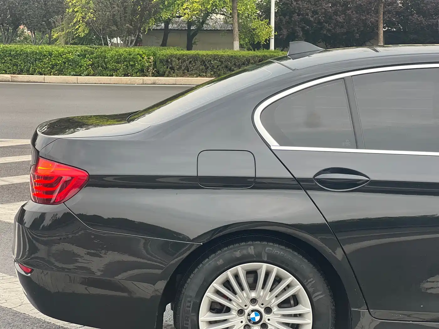 BMW 5 Series 2014 525Li Leading фото 18