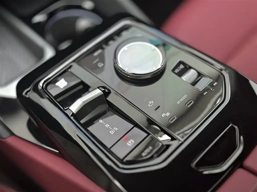 BMW 5 Series 2024 530Li Leading M Sport Package фото 20