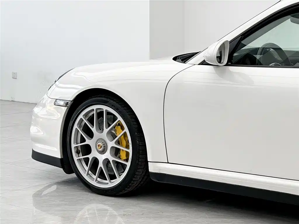 Porsche 911 2010 Turbo S 3.8T фото 9