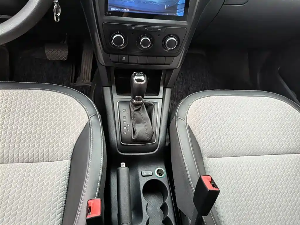 Škoda Yeti 2017 TSI280 DSG Advance фото 14