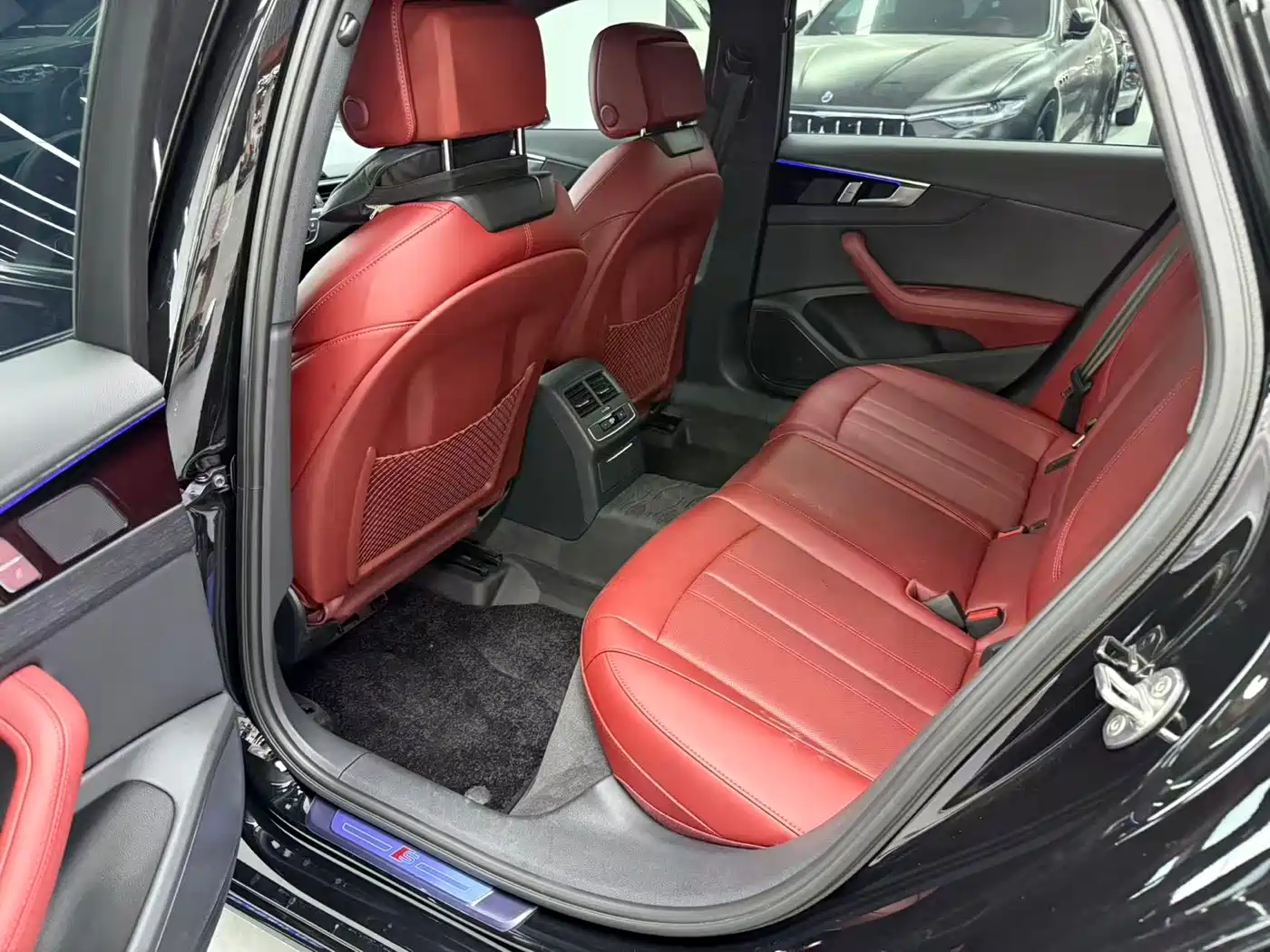 Audi A4L 2025 2 Million Celebration Edition 40 TFSI Luxury Dynamic фото 7
