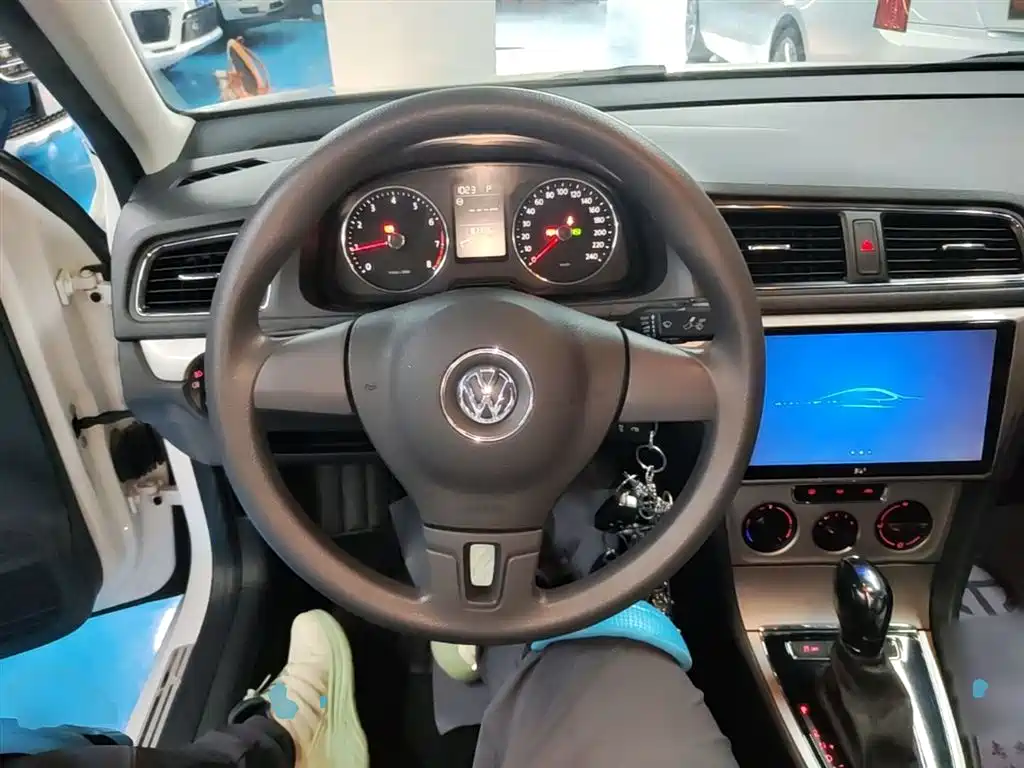 Volkswagen Lavida 2013 Facelift Classic 1.6L Automatic Comfort фото 11