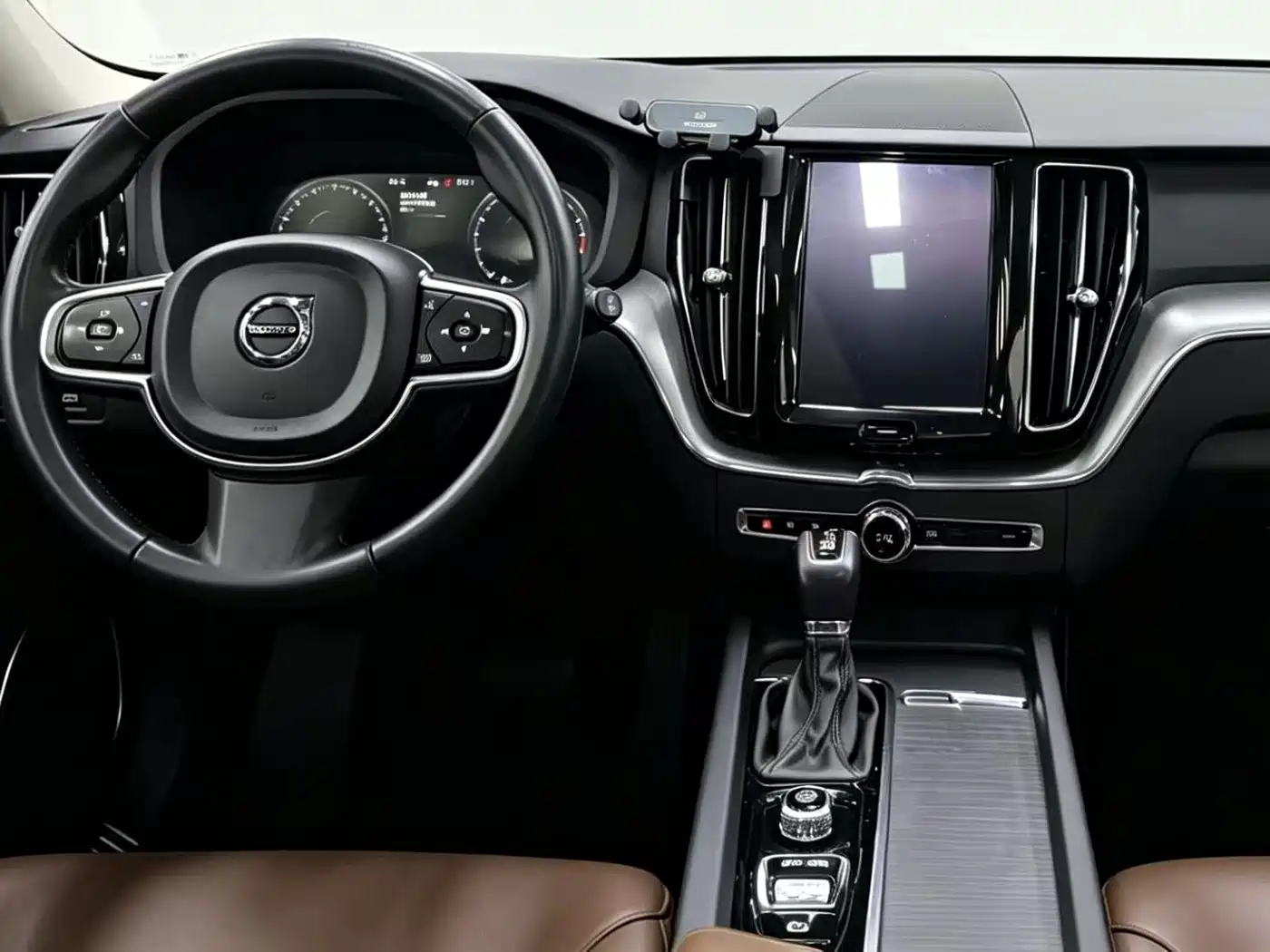 Фото 8 - Volvo XC60
