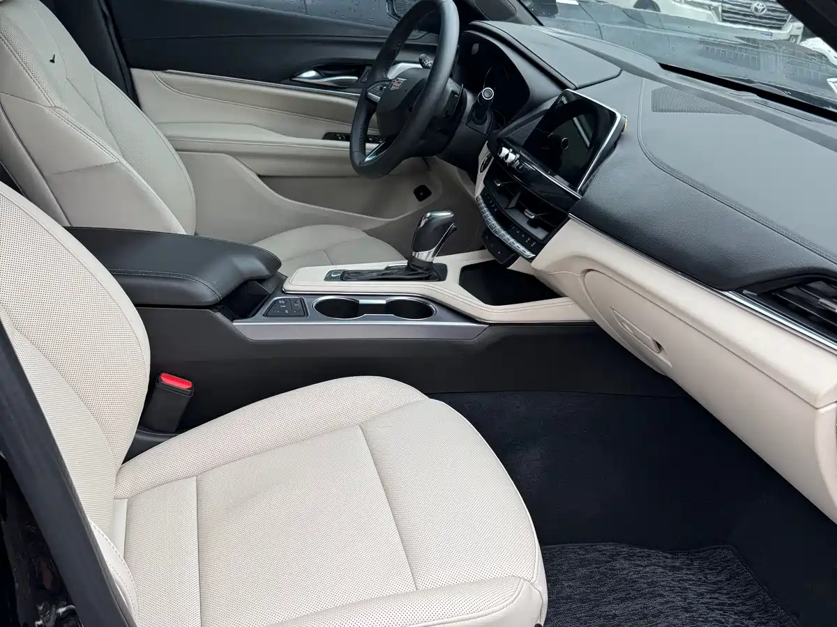 CADILLAC CT4