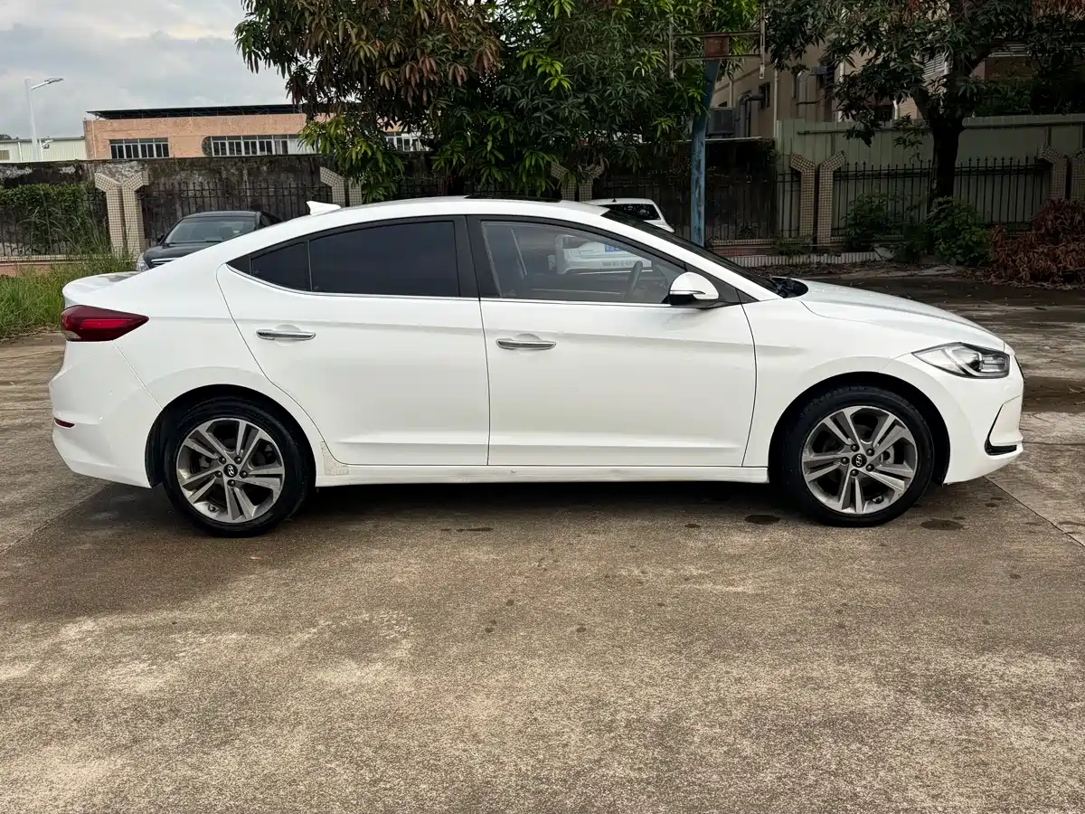 Hyundai Elantra 2016 Model 1.6L Automatic Smart Elite фото 4