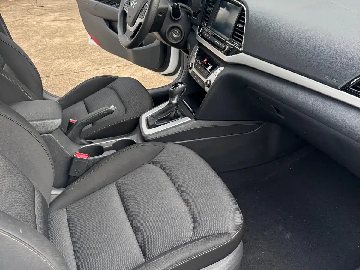 Hyundai Elantra 2016 Model 1.6L Automatic Smart Elite фото 9