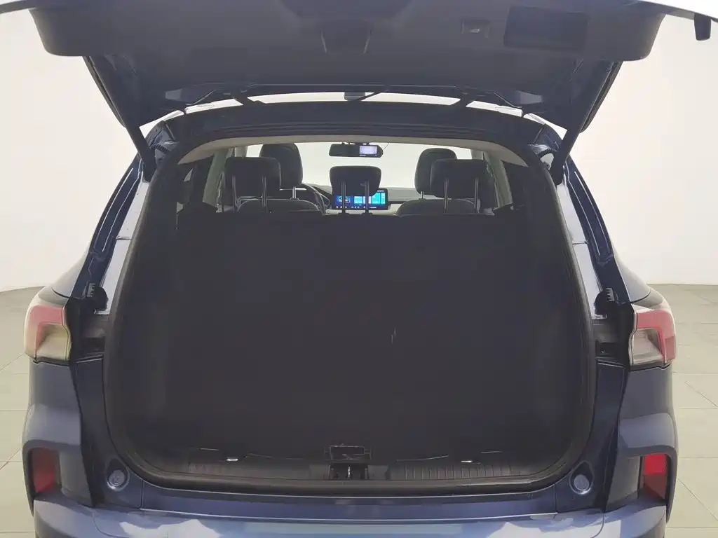 Photo 16 - Ford Escape