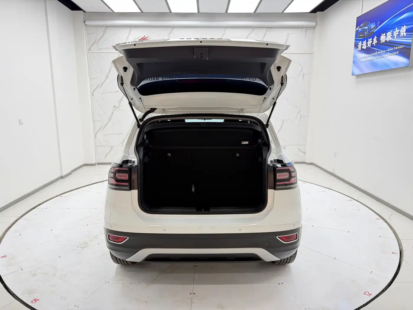 Volkswagen Tanying 2021 1.5L Automatic Smart Connect Edition фото 9