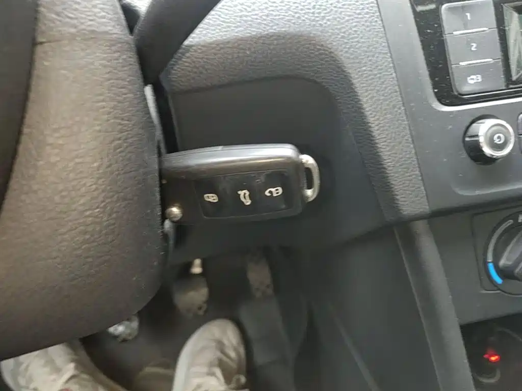 Škoda Skoda Rapid Spaceback 2016 1.6L Manual Pioneer Edition фото 9