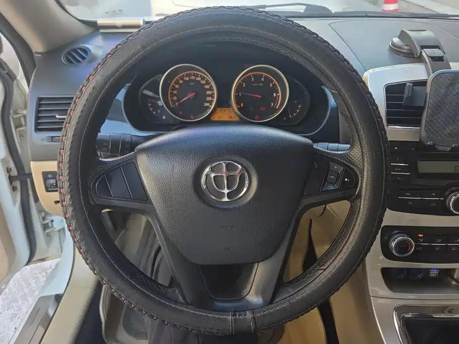 Zhonghua H330 2013 2013 1.5L Manual Luxury