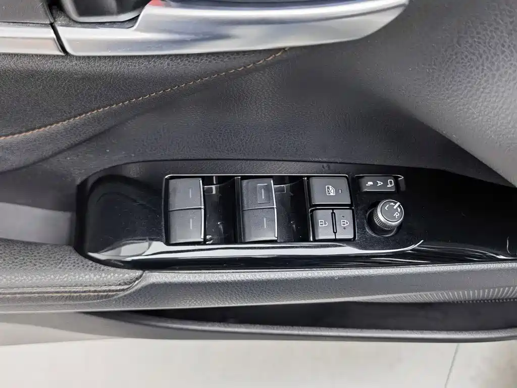 Фото 9 - Toyota Camry