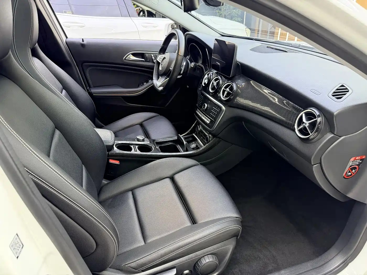 Mercedes-Benz GLA 2018 GLA 200 Dynamic фото 11