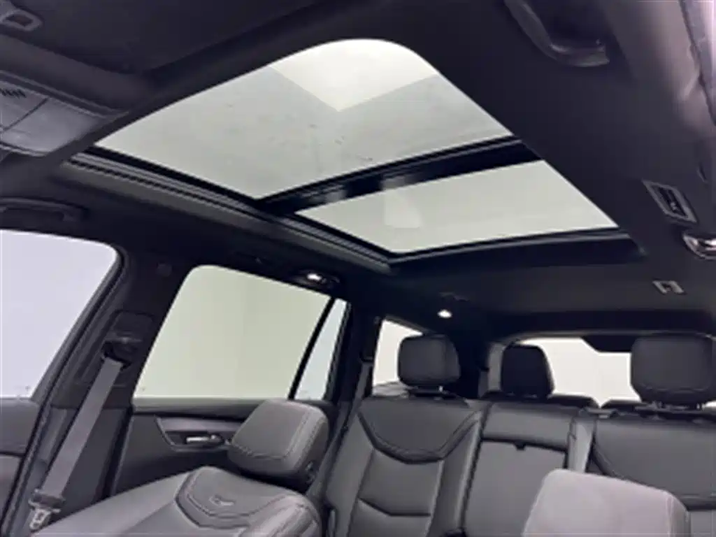 Photo 12 - Cadillac XT6