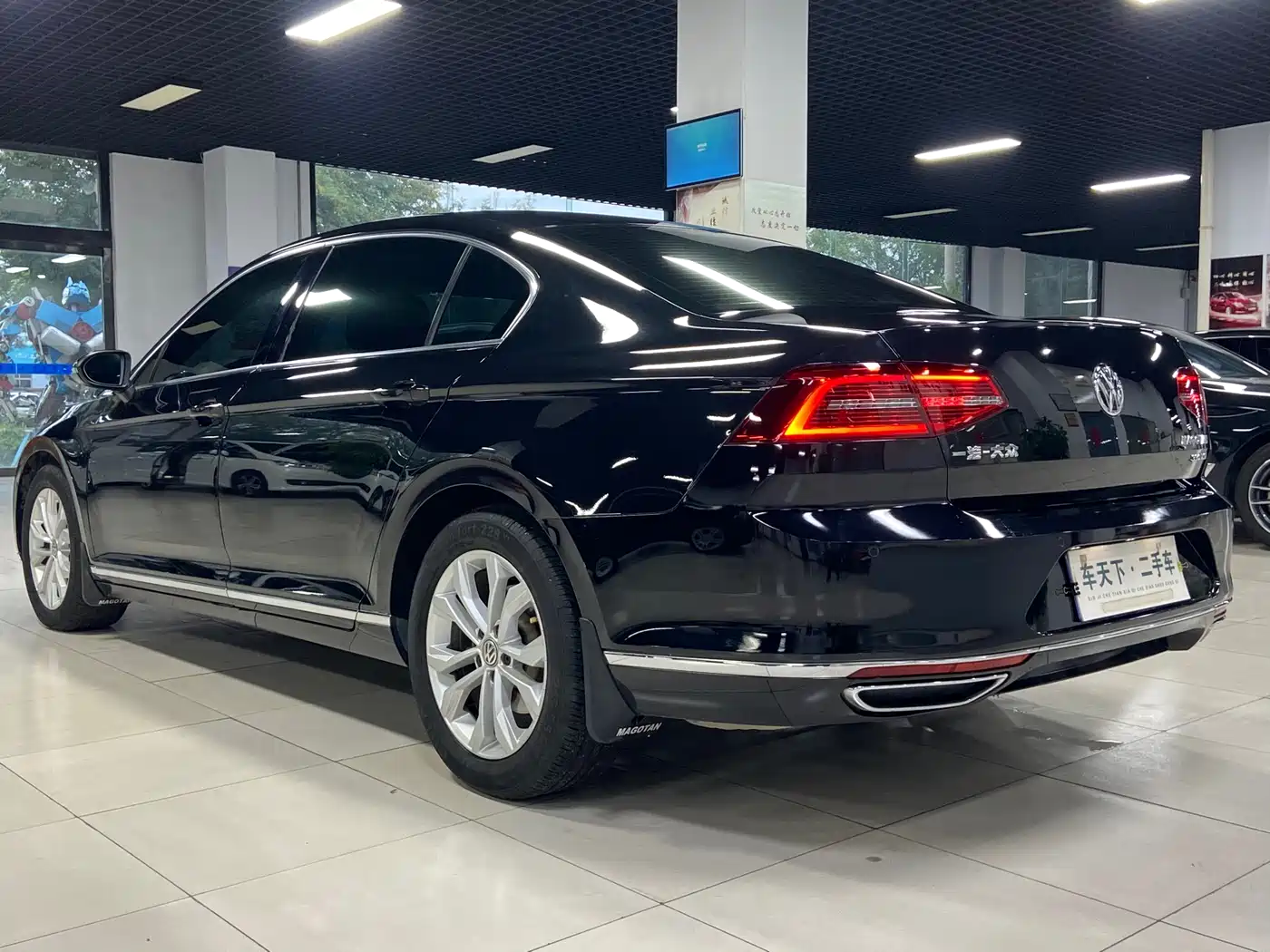 Volkswagen Magotan 2017 330TSI DSG Luxury фото 4