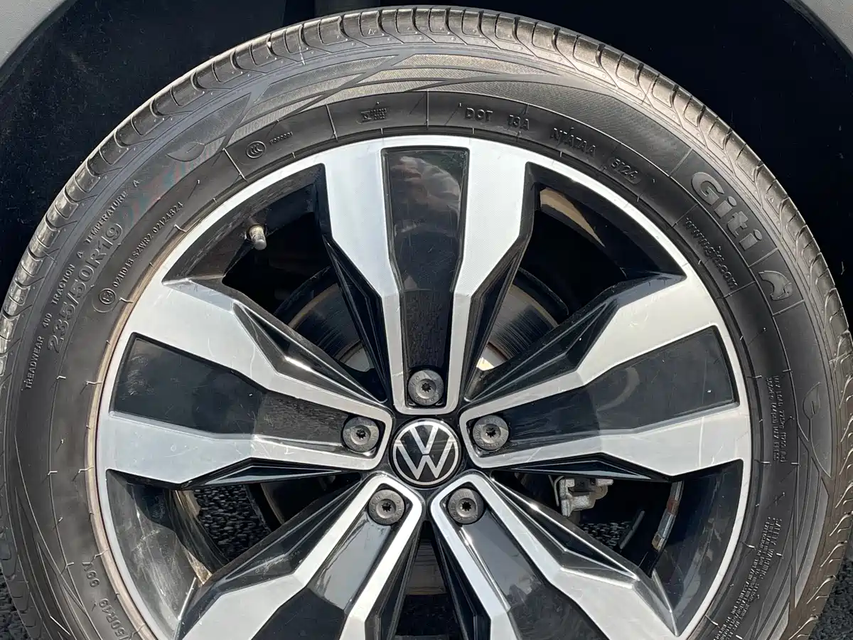 Volkswagen Tiguan L 2022 330TSI Auto 2WD R-Line Premium Edition фото 12