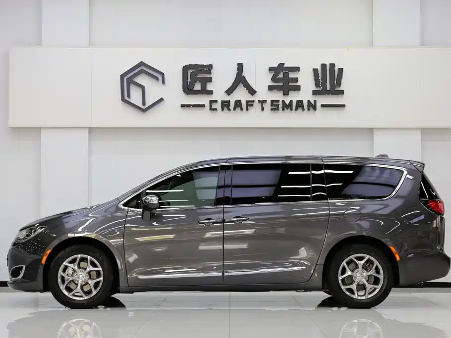Chrysler Grand Voyager (Import) 2019 2017 3.6L Premium Edition