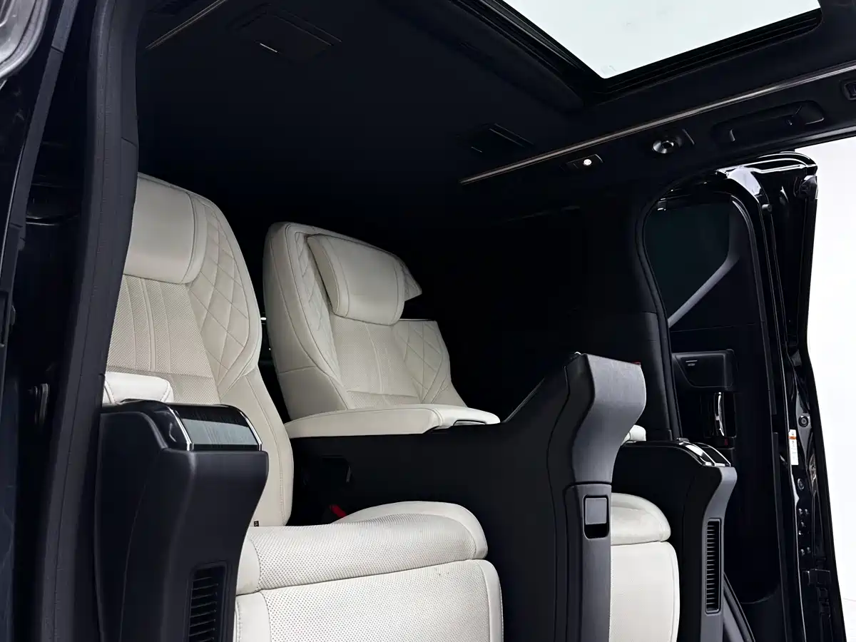 Lexus LM 2020 300h 4-Seat Imperial Edition фото 22