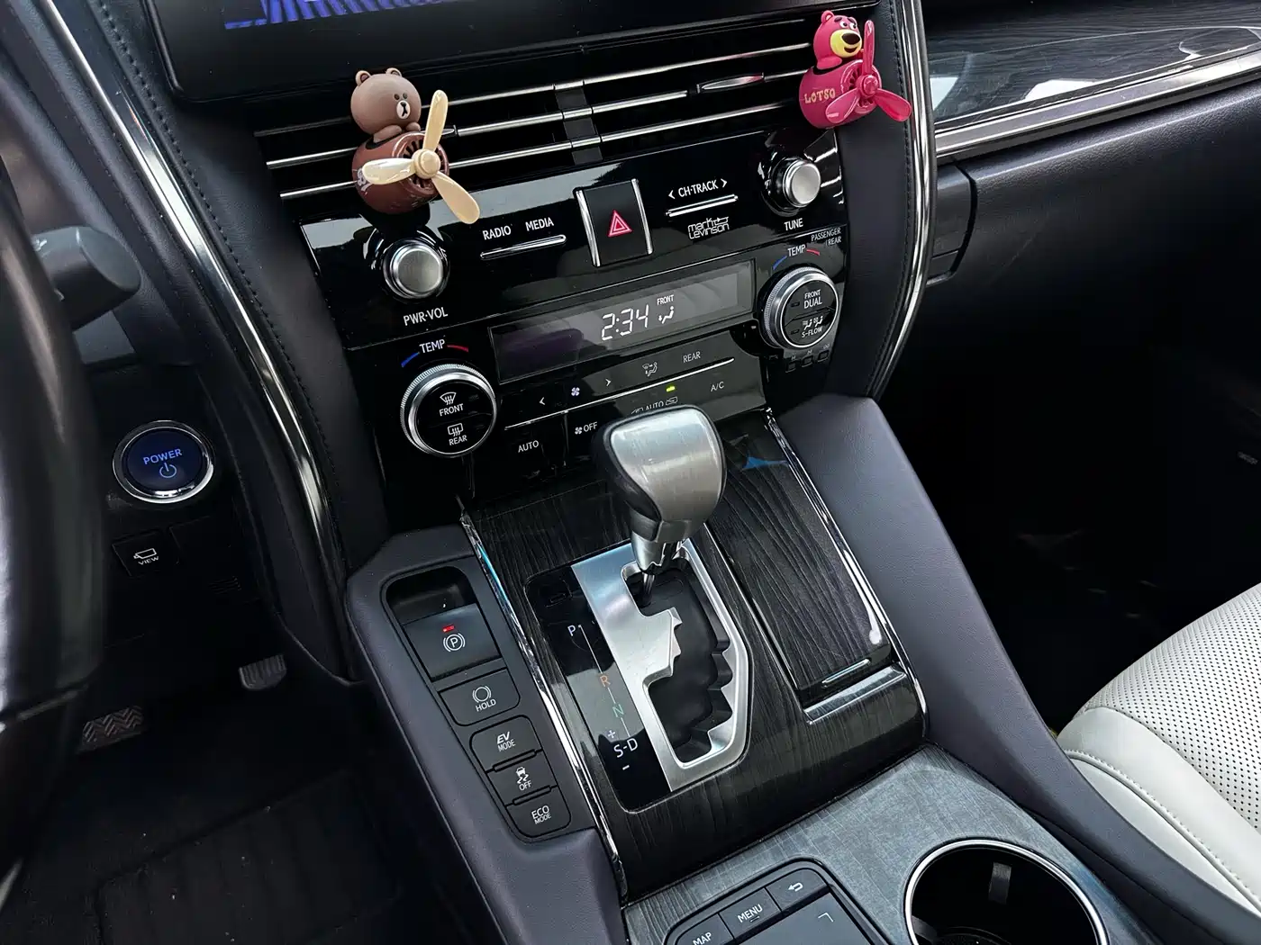 Lexus LM 2020 300h 4-Seat Imperial Edition фото 17