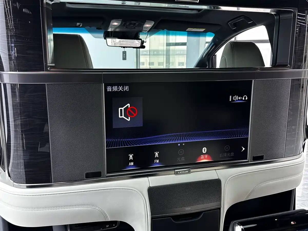 Lexus LM 2020 300h 4-Seat Imperial Edition фото 26