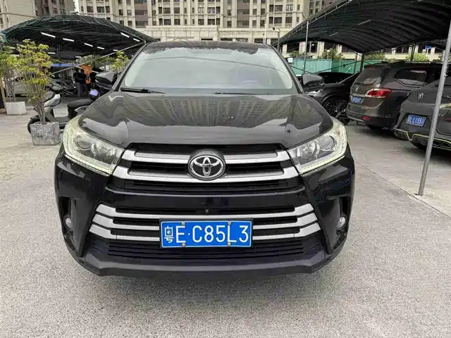 TOYOTA HIGHLANDER