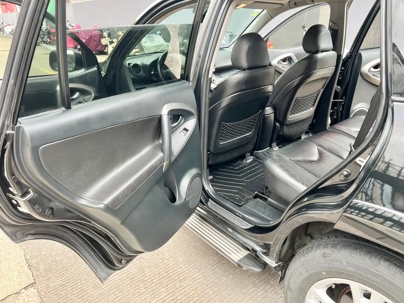 Toyota RAV4 Rongfang 2011 2.4L Automatic 4WD Ultimate Navigation Edition фото 7