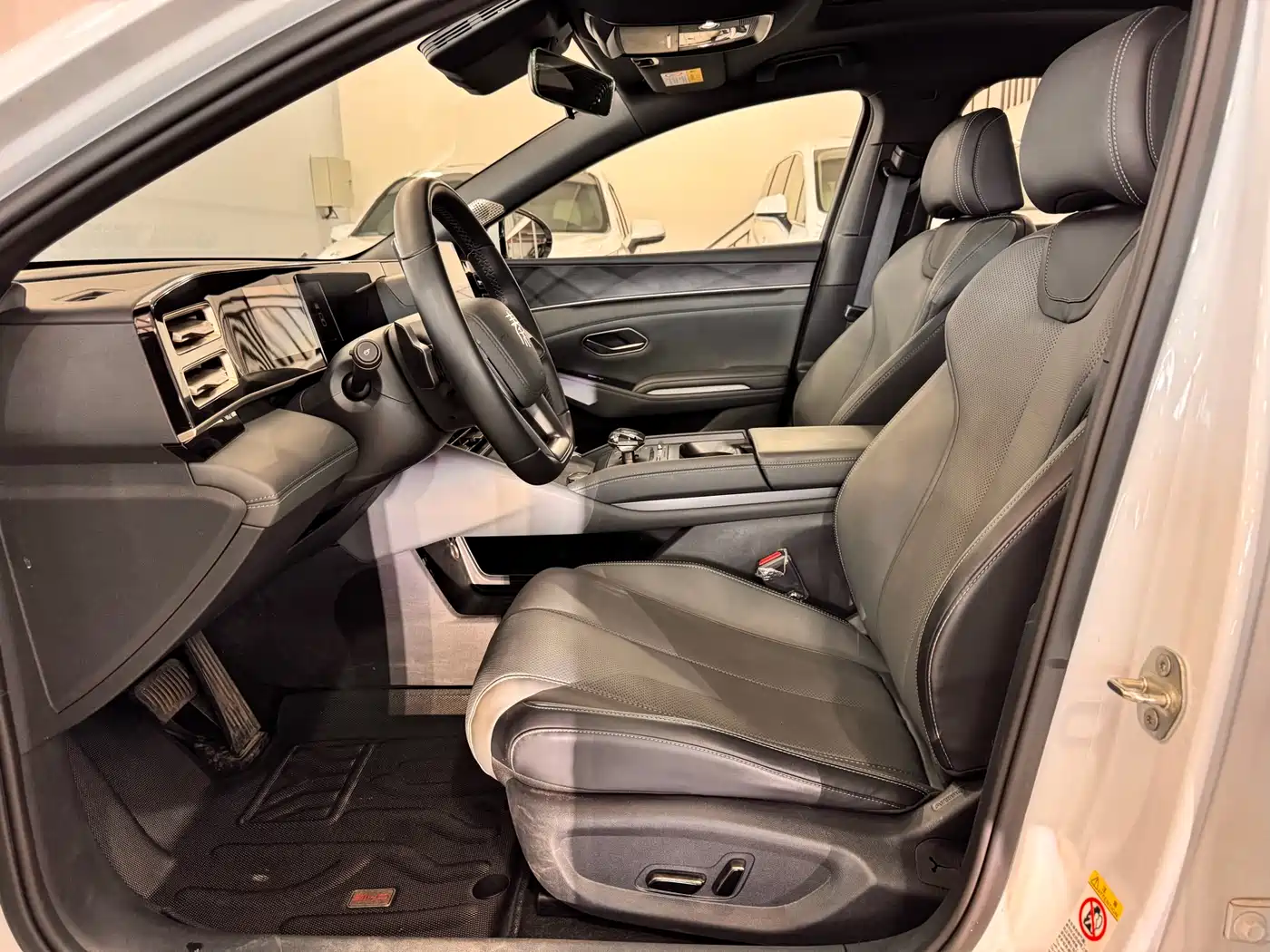 BYD Qin L 2025 DM-i Smart Drive Edition 120KM Surpassing фото 8