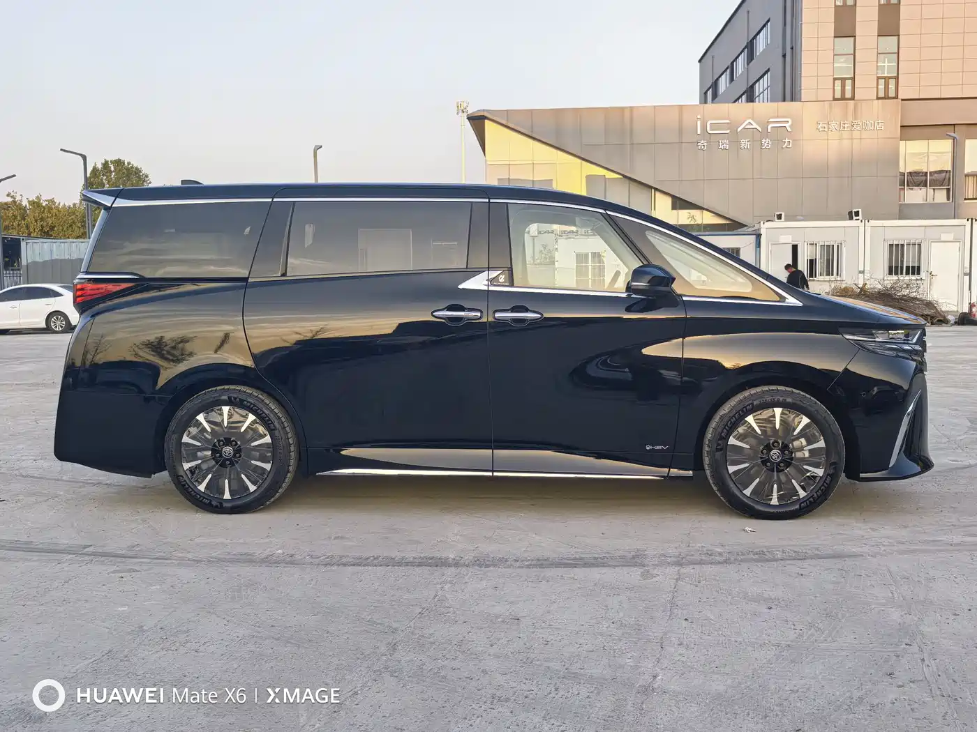 Toyota Alphard 2024 Hybrid 2.5L Ultimate Enjoyment Edition фото 4