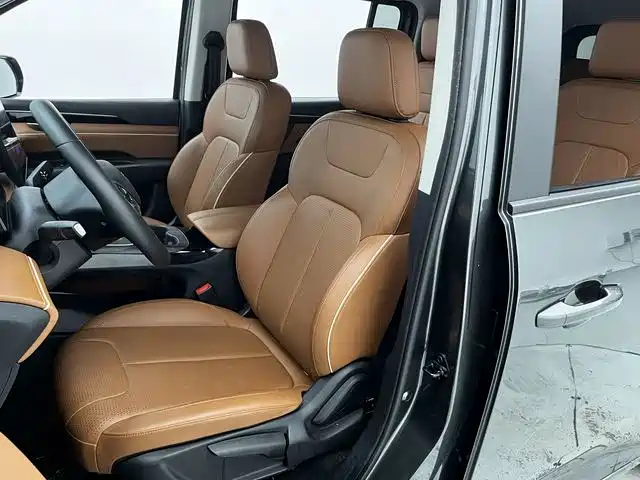 SRM Xinyuan Xinyuan 116 2026 2026 7-Seater