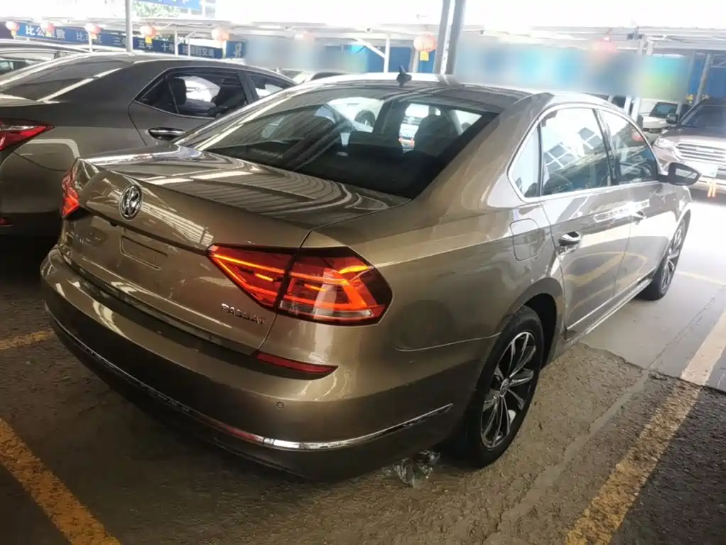 Фото 7 - Volkswagen Passat