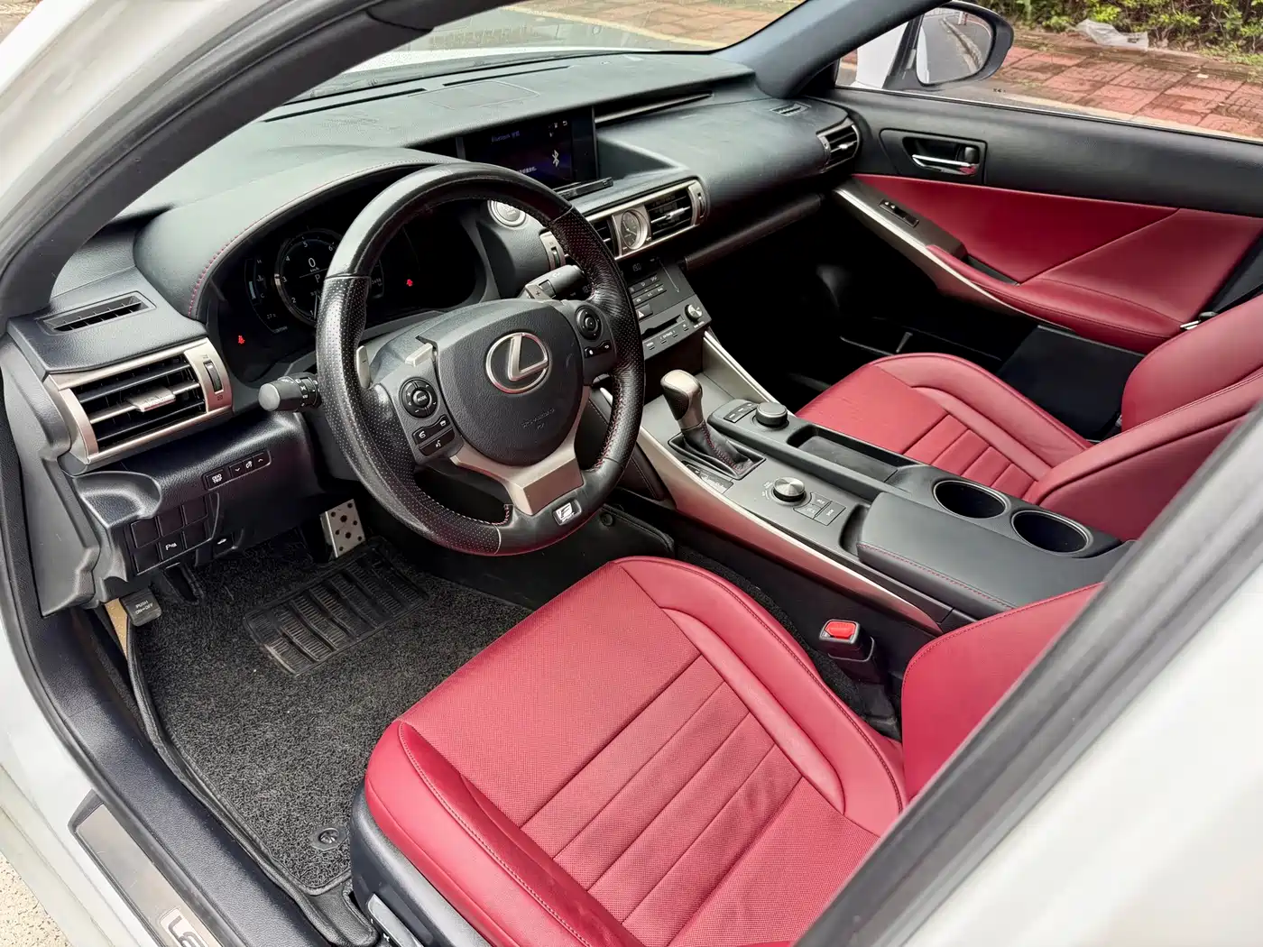 Lexus IS 2015 200t F SPORT фото 13