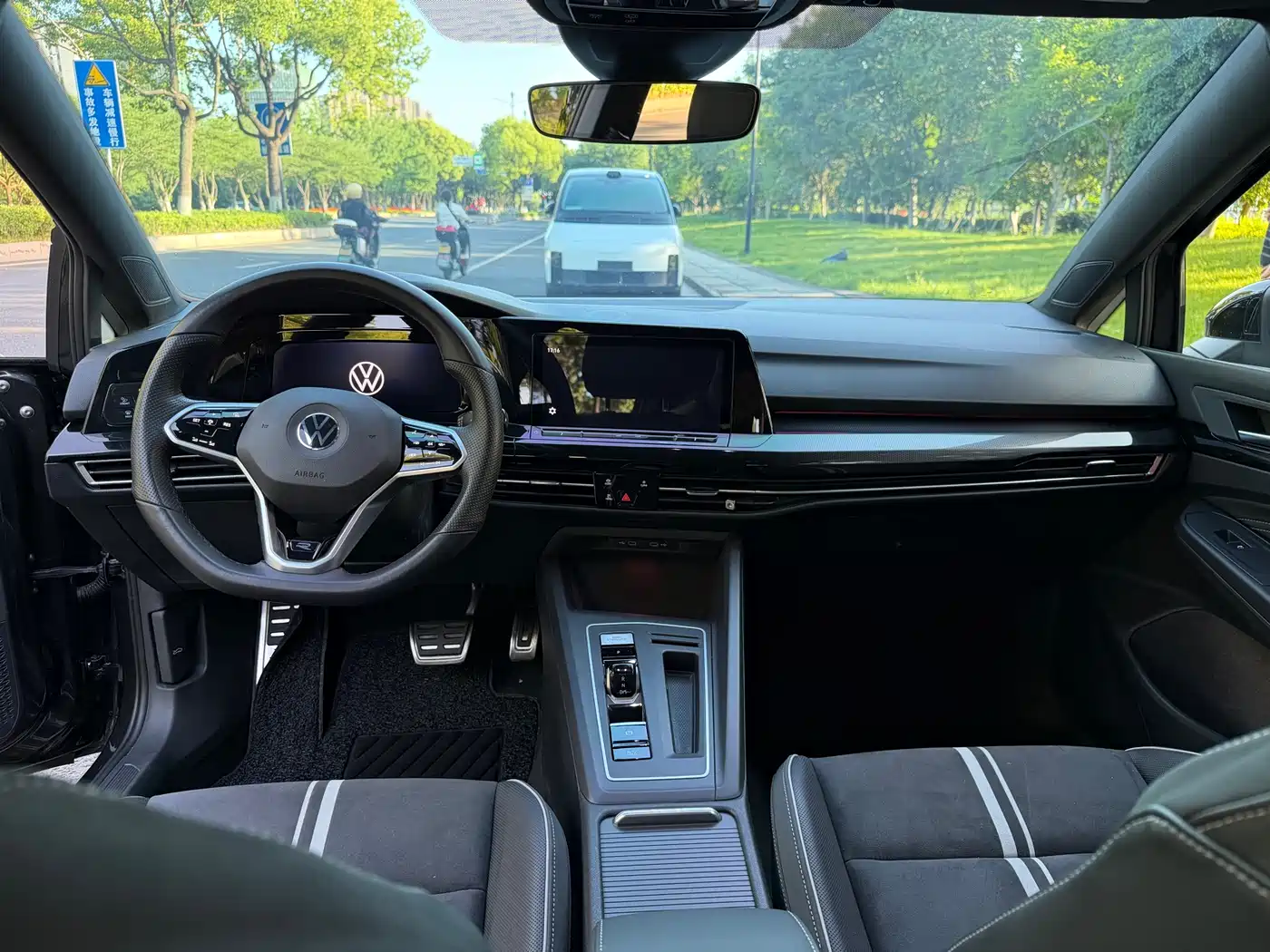Volkswagen Golf 2021 280TSI DSG R-Line фото 13