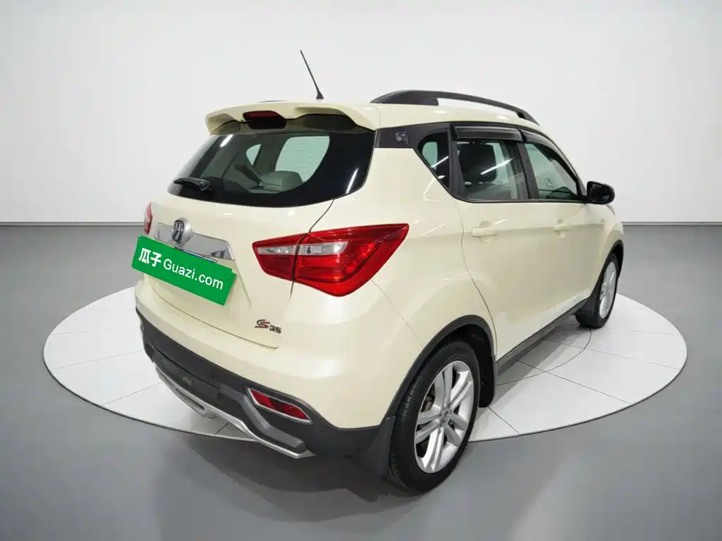 Фото 4 - Changan CS35